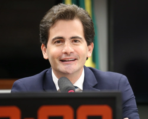 Fábio cobra punição a ex-assessor que se passava por terapeuta: vai pagar